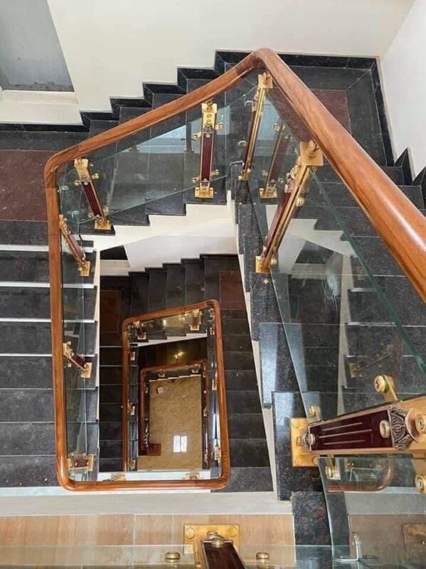 14 cầu thang kính